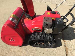 lot 51 image: Honda HS622 Snow Blower