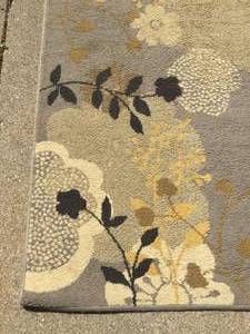 lot 54 image: Floral Throw Rug