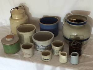 lot 65 image: Decorative Pottery Items