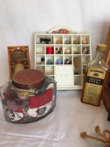 lot 75 image: Sewing Room Decorative Items