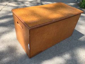 lot 80 image: Wooden Storage Chest