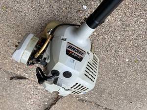 lot 81 image: Echo GT-200 Gas Powered Weed Whip
