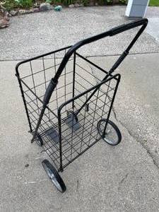 lot 88 image: Folding Wire Rolling Grocery Cart