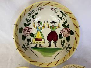 lot 90 image: Vintage Hand Painted Wall Mount Plates