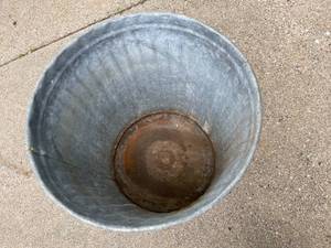 lot 94 image: Galvanized Covered Waste Can
