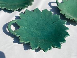 lot 98 image: 4 Leaf Themed Plates (Made In Germany)