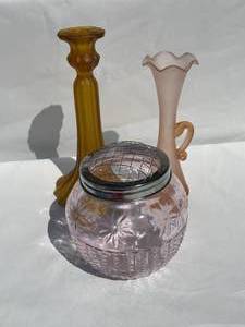 lot 100 image: Colored Glassware Items