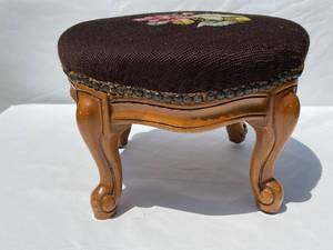 lot 115 image: Vintage Embroidered Padded Foot Stool