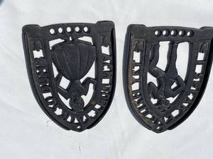 lot 118 image: 4 Vintage Irons With 2 Plates