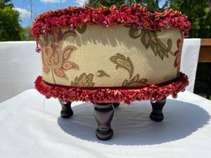 lot 119 image: Padded Floral Foot Stool