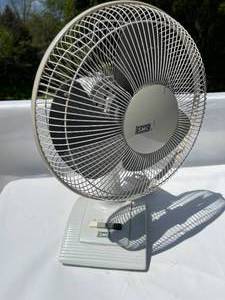 lot 120 image: SMC 3 Speed Oscillating Desk Fan