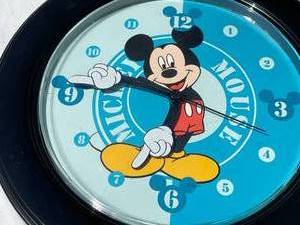 lot 122 image: Mickey Mouse Battery Operated Wall Clock