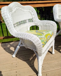 lot 6 image: Amazing Wicker Patio Set