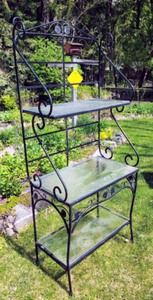 lot 9 image: Metal Bakers Rack