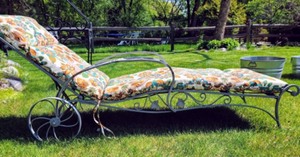 lot 11 image: Adjustable Rolling Lounge Chair