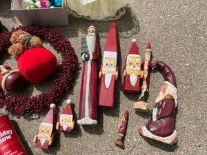 lot 130 image: Christmas Deco Lot