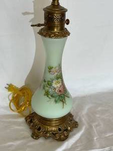 lot 134 image: Ornate Vintage Glass and Brass Floral Table Lamp