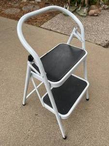 lot 148 image: Metal Two Step Stool