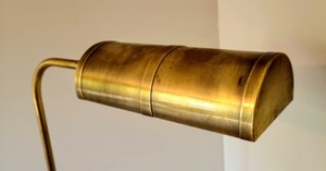lot 18 image: Brass Floor Lamp