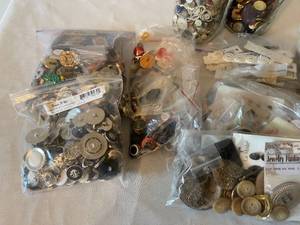 lot 170 image: Large Lot of Buttons including Vintage Buttons
