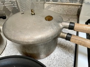 lot 218 image: Cooking Needs