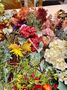 lot 227 image: Faux Florals