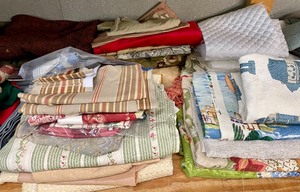 lot 254 image: Fabric Remnant Lot