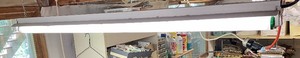 lot 270 image: 4ft Fluorescent Light Fixture