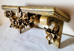 lot 36 image: Ornate Vintage Wall Shelf