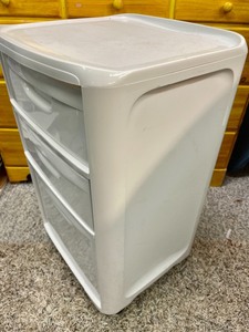 lot 284 image: White Plastic Rolling Storage