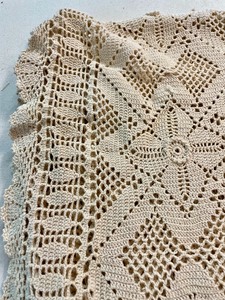 lot 287 image: Beautiful Cream Coverlet