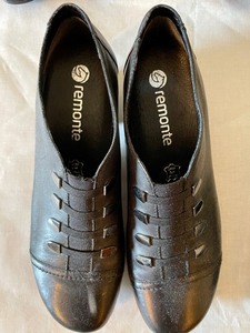 lot 298 image: 5 Pairs of Womens Shoes