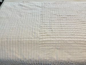 lot 293 image: White Chenille BlanketBedspread