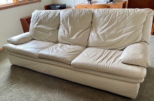 lot 29 image: Lovely White Leather Sofa