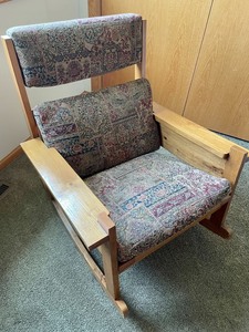 lot 44 image: Craftsman StyleArts and Crafts Style Rocking Chair