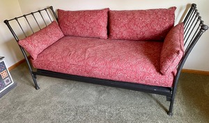 lot 42 image: Dreamy Daybed