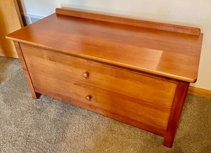 lot 60 image: Small Storage Chest