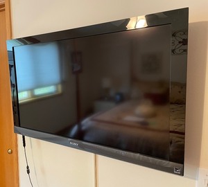 lot 54 image: Sony Bravia Wall Mounted 45 Inch TV
