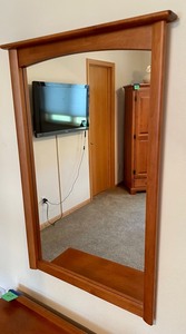 lot 61 image: Decorative Wall Mirror