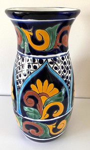 lot 16 image: Mexican Pottery Large Vase