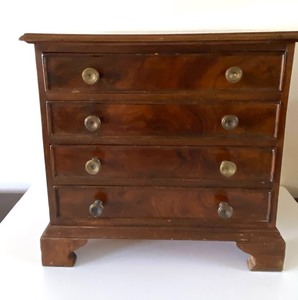 lot 66 image: Fun Dresser Top Wood Storage Chest