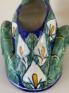 lot 77 image: Super Fun Frog Mexican Pottery Figurine Planter