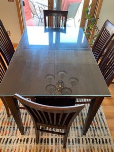 lot 81 image: Beautiful High Top Dining Room Table and 8 Chairs