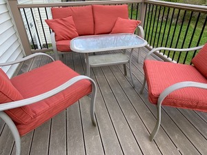 lot 86 image: Four Piece Patio Set