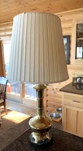 lot 98 image: Beautiful Tall Brass Table Lamp