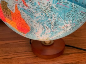 lot 56 image: Cool Light up Globe