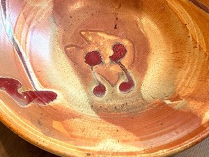 lot 3 image: Large Beautifully Crafted Pottery Bowl