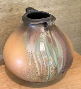 lot 4 image: Absolutely Stunning Hand Crafted Vessel