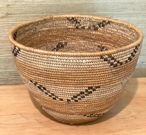lot 9 image: Amano Folk Art Crafted Basket