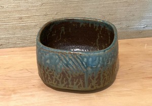 lot 14 image: Robert Briscoe Pottery Bowl